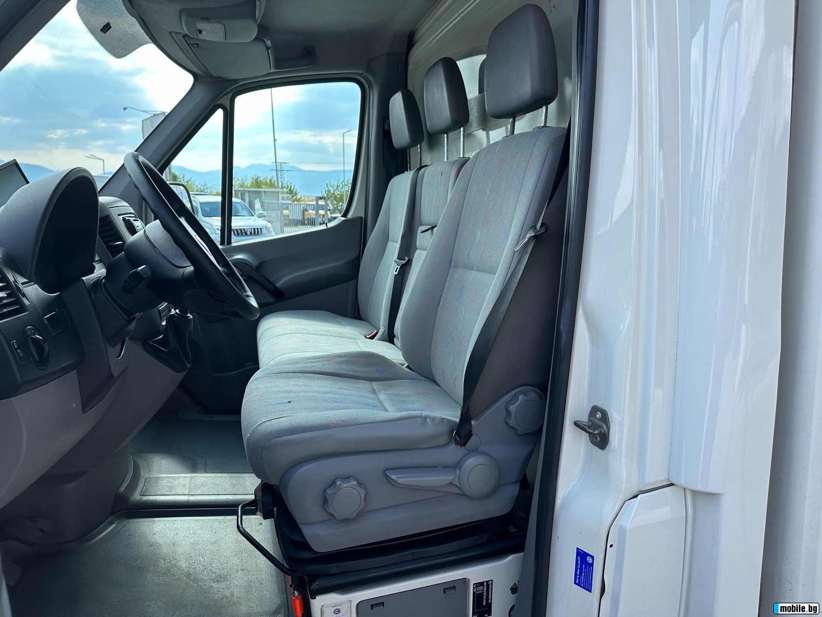 VW Crafter  3,5t. 4,33. 163..   +   | Mobile.bg   9