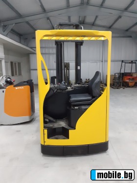      Hyster ... ~3 000 .