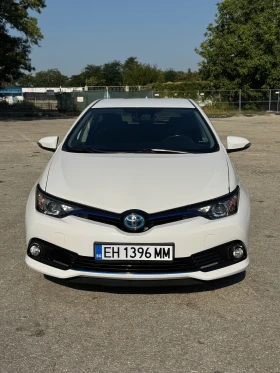Toyota Auris Hybrid Регистрирана/Обслужена