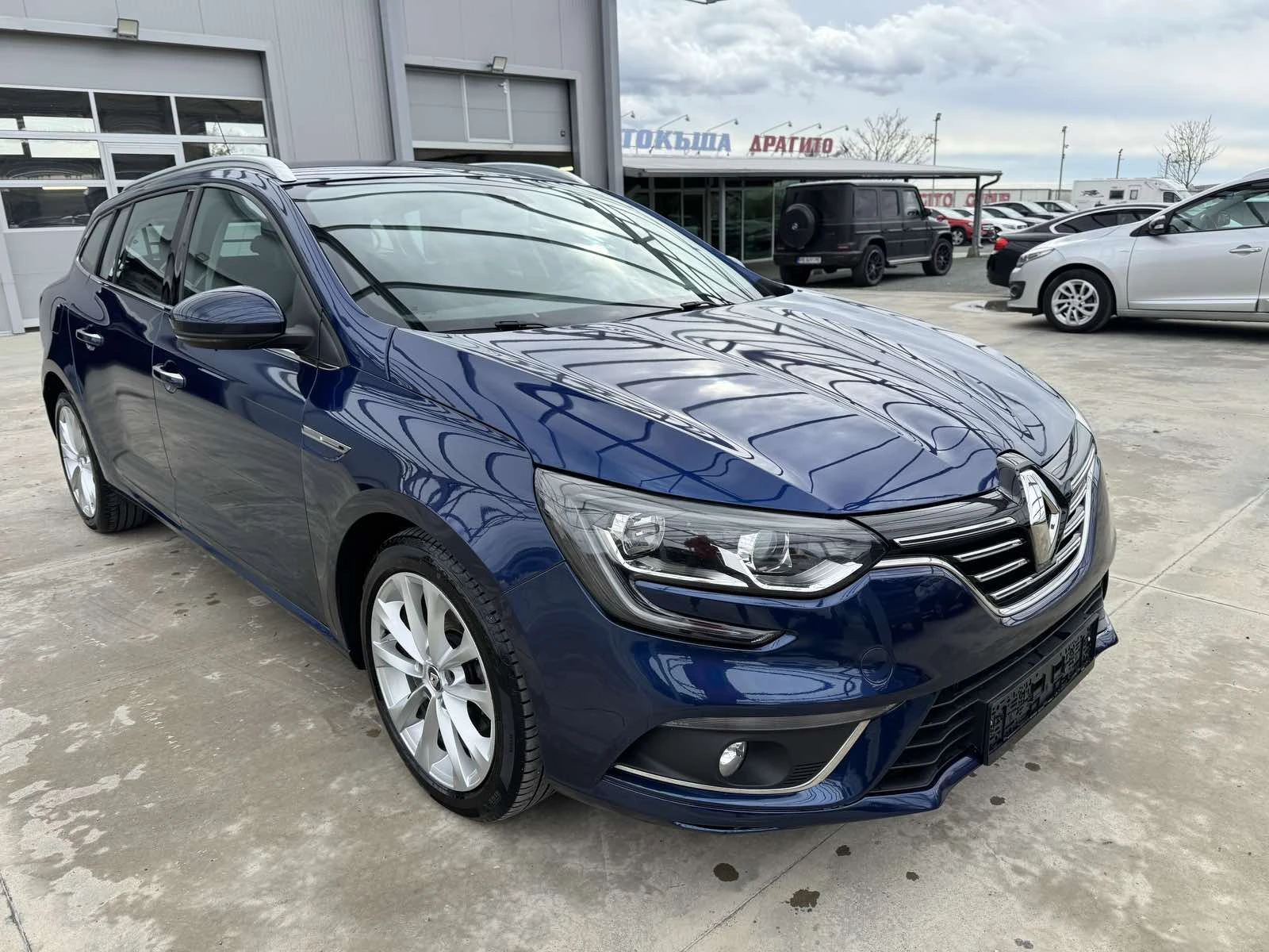 Renault Megane 110ps* Нави* Камера* Клима* Паркт*  - изображение 7 | Auto.bg Renault Megane 110ps* Нави* Камера* Клима* Паркт*  - изображение 7