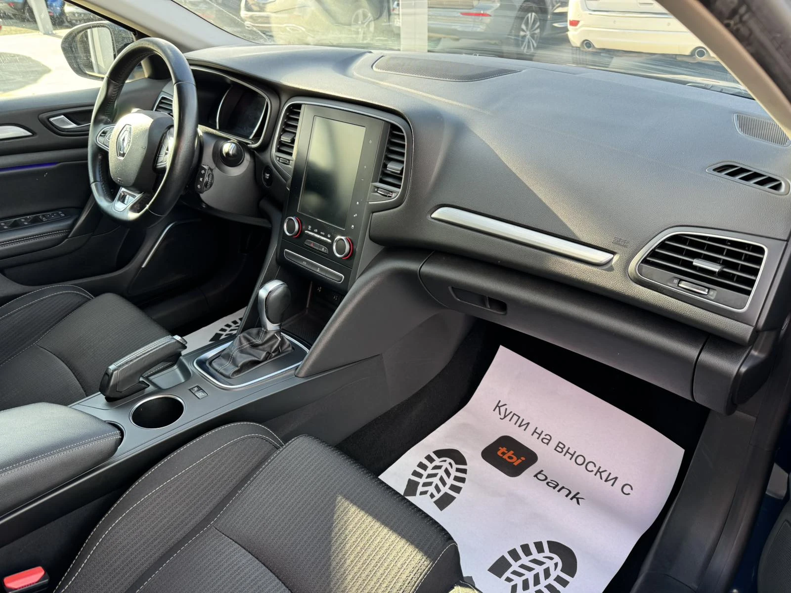 Renault Megane 110ps* Нави* Камера* Клима* Паркт*  - изображение 10 | Auto.bg Renault Megane 110ps* Нави* Камера* Клима* Паркт*  - изображение 10