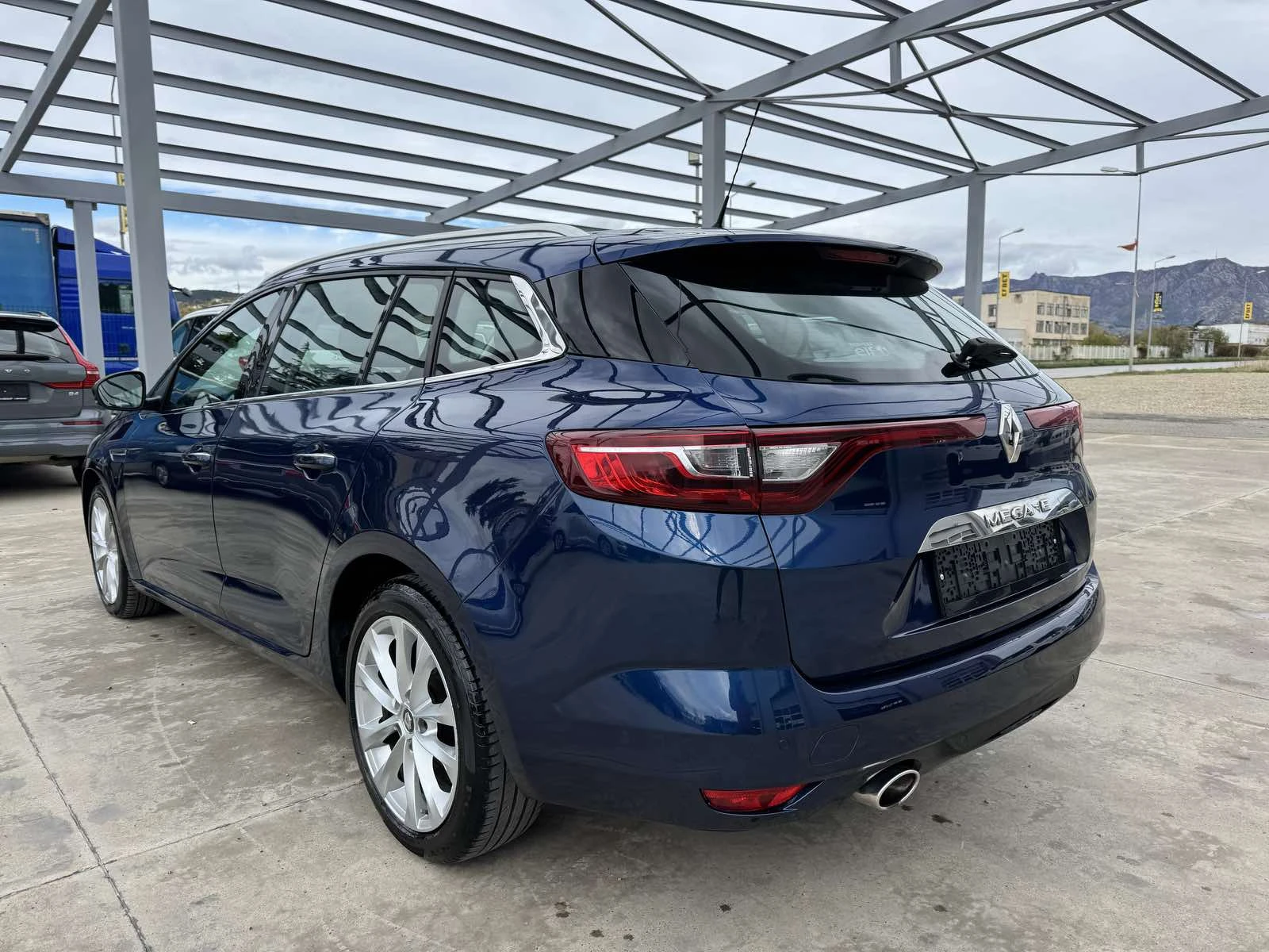 Renault Megane 110ps* Нави* Камера* Клима* Паркт*  - изображение 3 | Auto.bg Renault Megane 110ps* Нави* Камера* Клима* Паркт*  - изображение 3