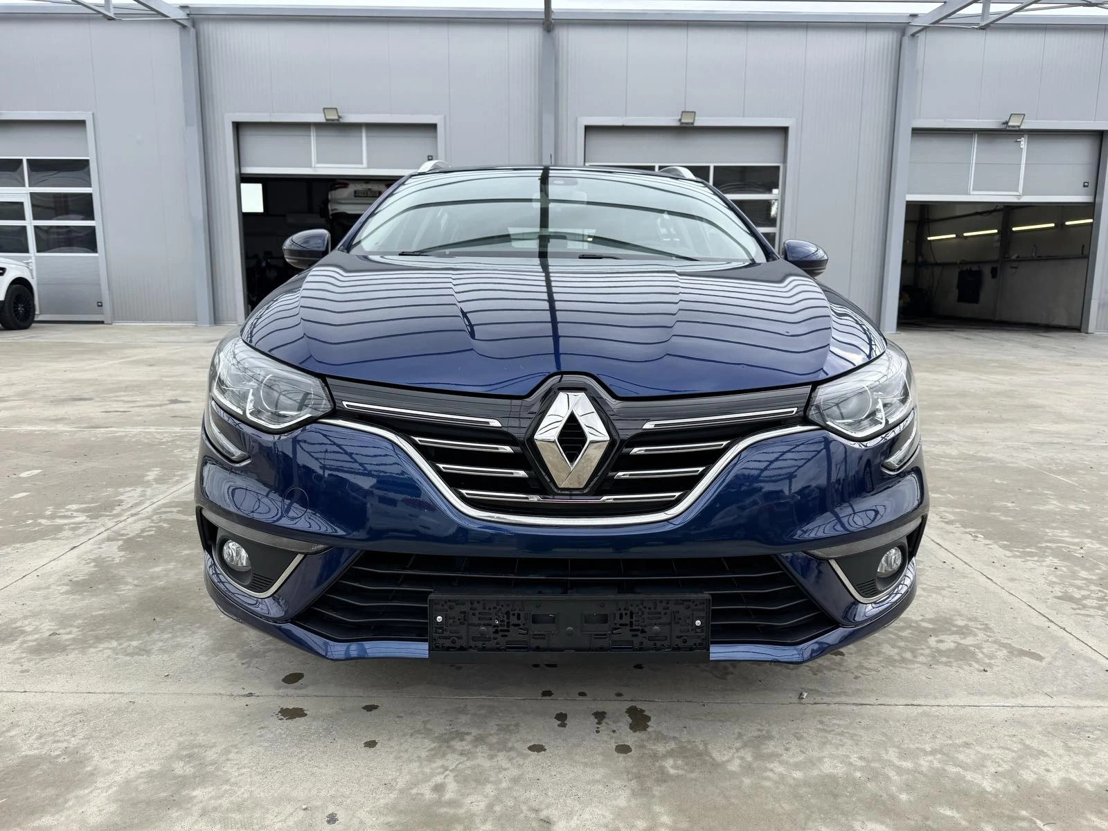 Renault Megane 110ps* Нави* Камера* Клима* Паркт*  - изображение 8 | Auto.bg Renault Megane 110ps* Нави* Камера* Клима* Паркт*  - изображение 8