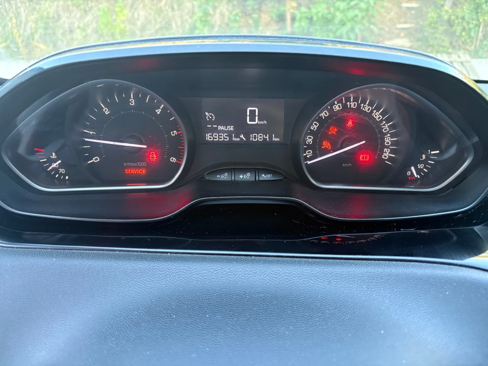 Peugeot 208 1.6BHDI Учебна Euro6 - изображение 7 | Auto.bg Peugeot 208 1.6BHDI Учебна Euro6 - изображение 7