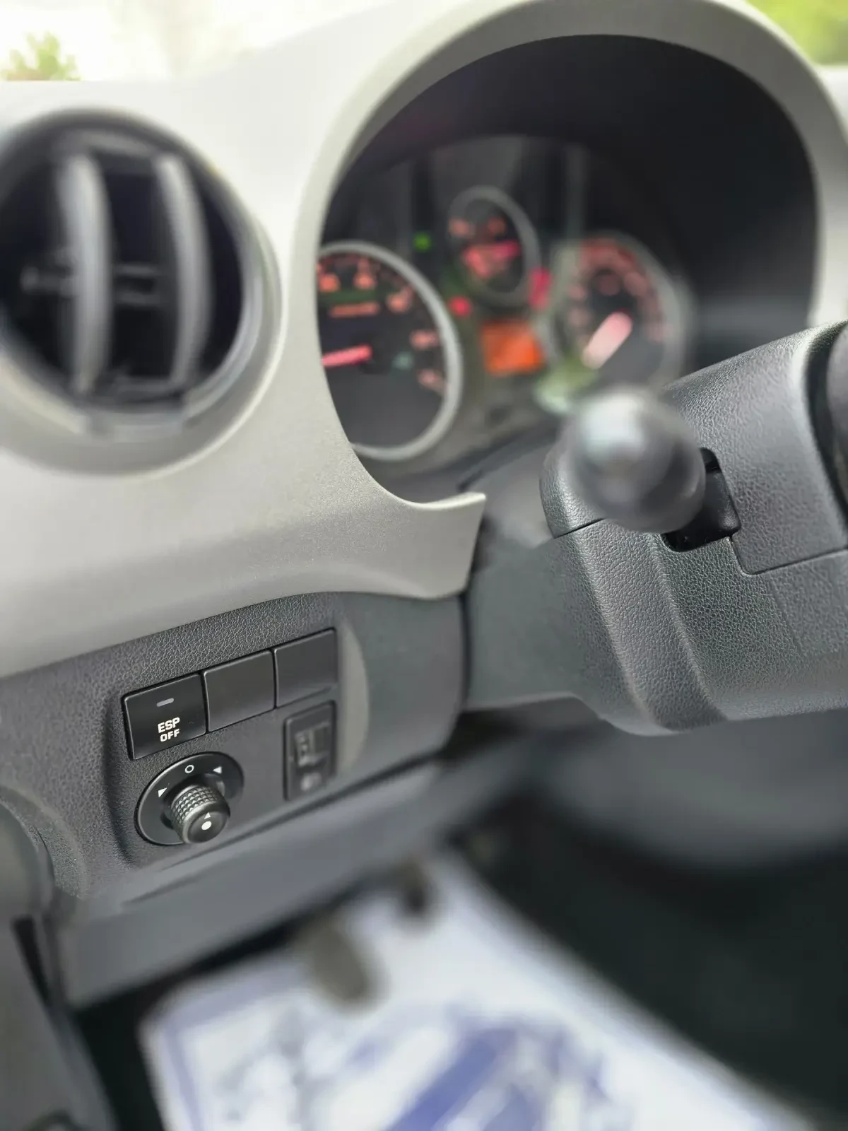 Peugeot Partner 170к.км.* Панорама&Пътнически* Фул екстри - изображение 10 | Auto.bg Peugeot Partner 170к.км.* Панорама&Пътнически* Фул екстри - изображение 10