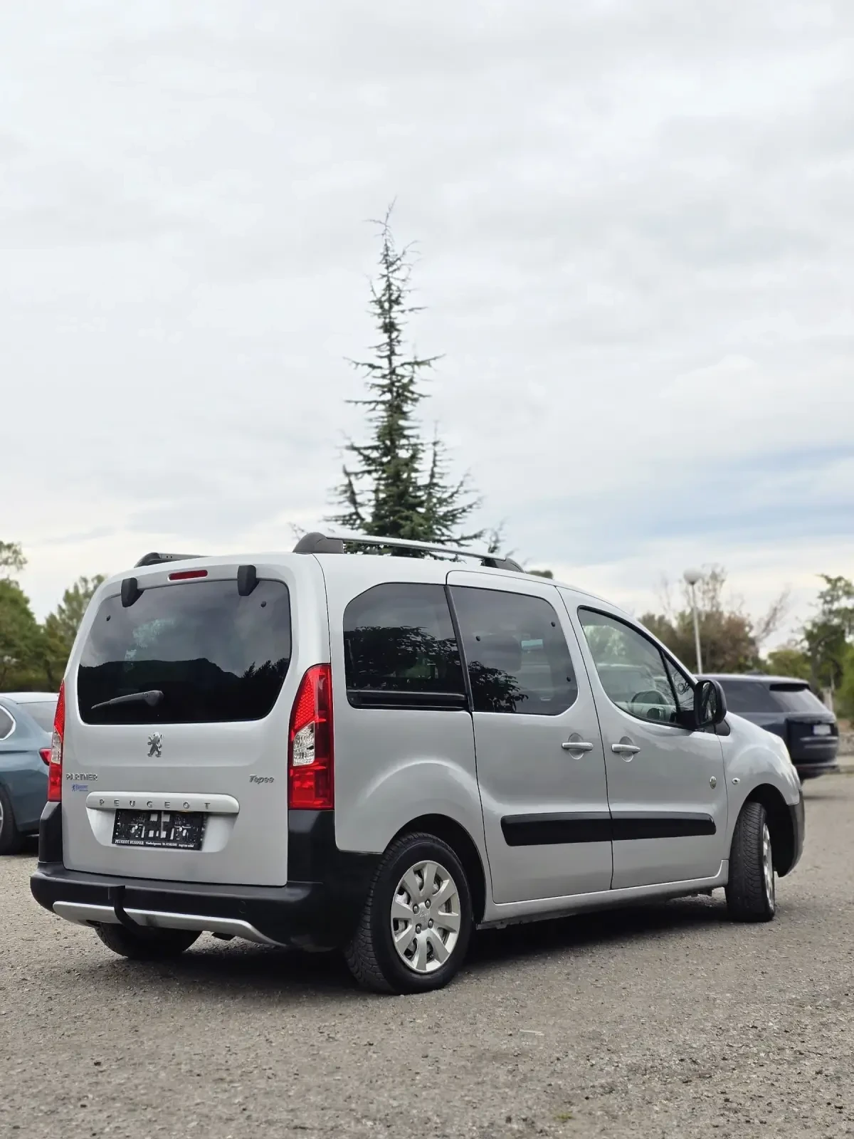 Peugeot Partner 170к.км.* Панорама&Пътнически* Фул екстри - изображение 4 | Auto.bg Peugeot Partner 170к.км.* Панорама&Пътнически* Фул екстри - изображение 4