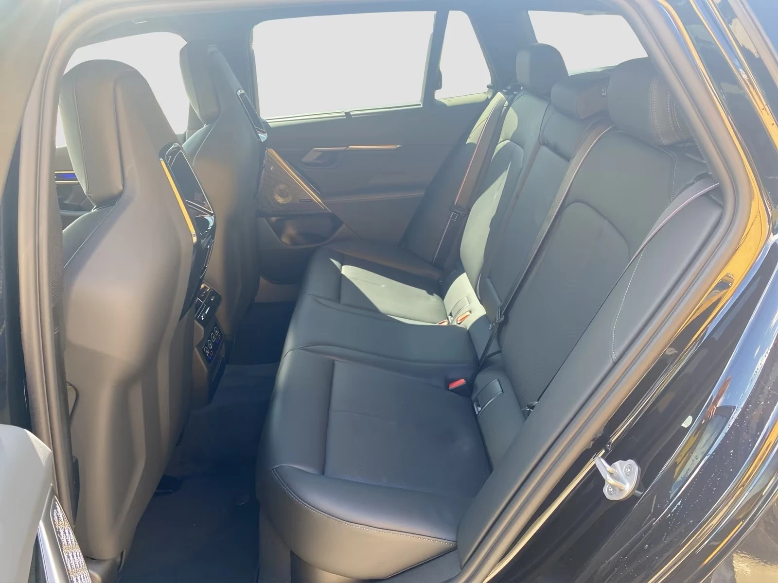 BMW M5 Touring* PANO* B&W* German edition - изображение 8 | Auto.bg BMW M5 Touring* PANO* B&W* German edition - изображение 8