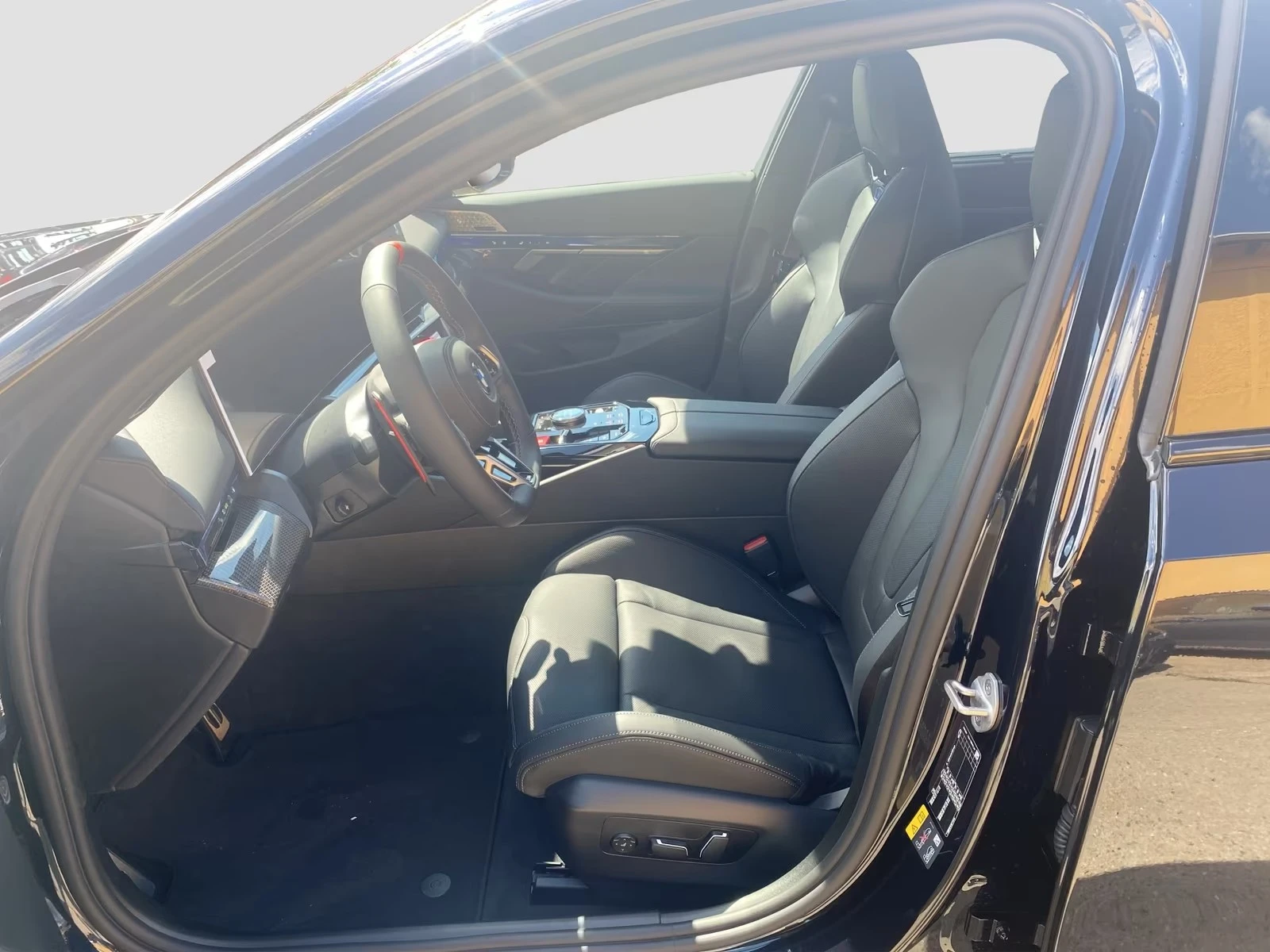 BMW M5 Touring* PANO* B&W* German edition - изображение 4 | Auto.bg BMW M5 Touring* PANO* B&W* German edition - изображение 4