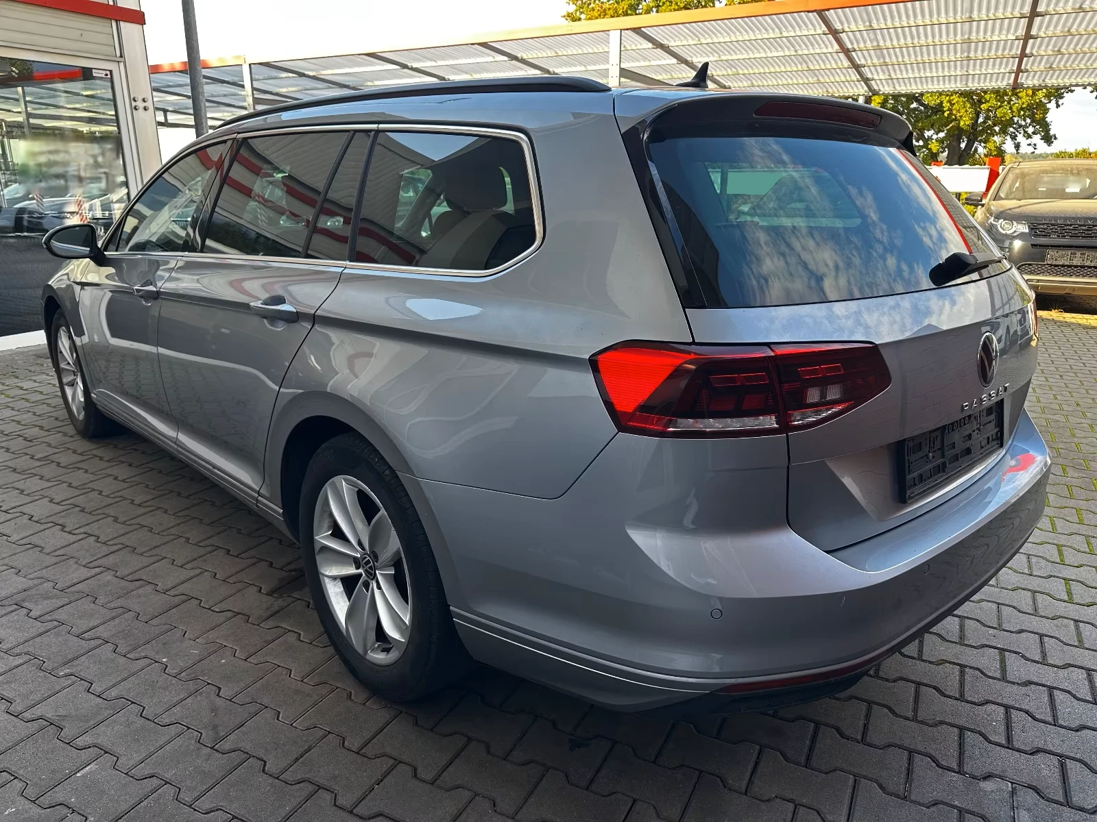 VW Passat Variant 2.0 TDI DSG Business LED AHK ACC KAM #iCar - изображение 6 | Auto.bg VW Passat Variant 2.0 TDI DSG Business LED AHK ACC KAM #iCar - изображение 6