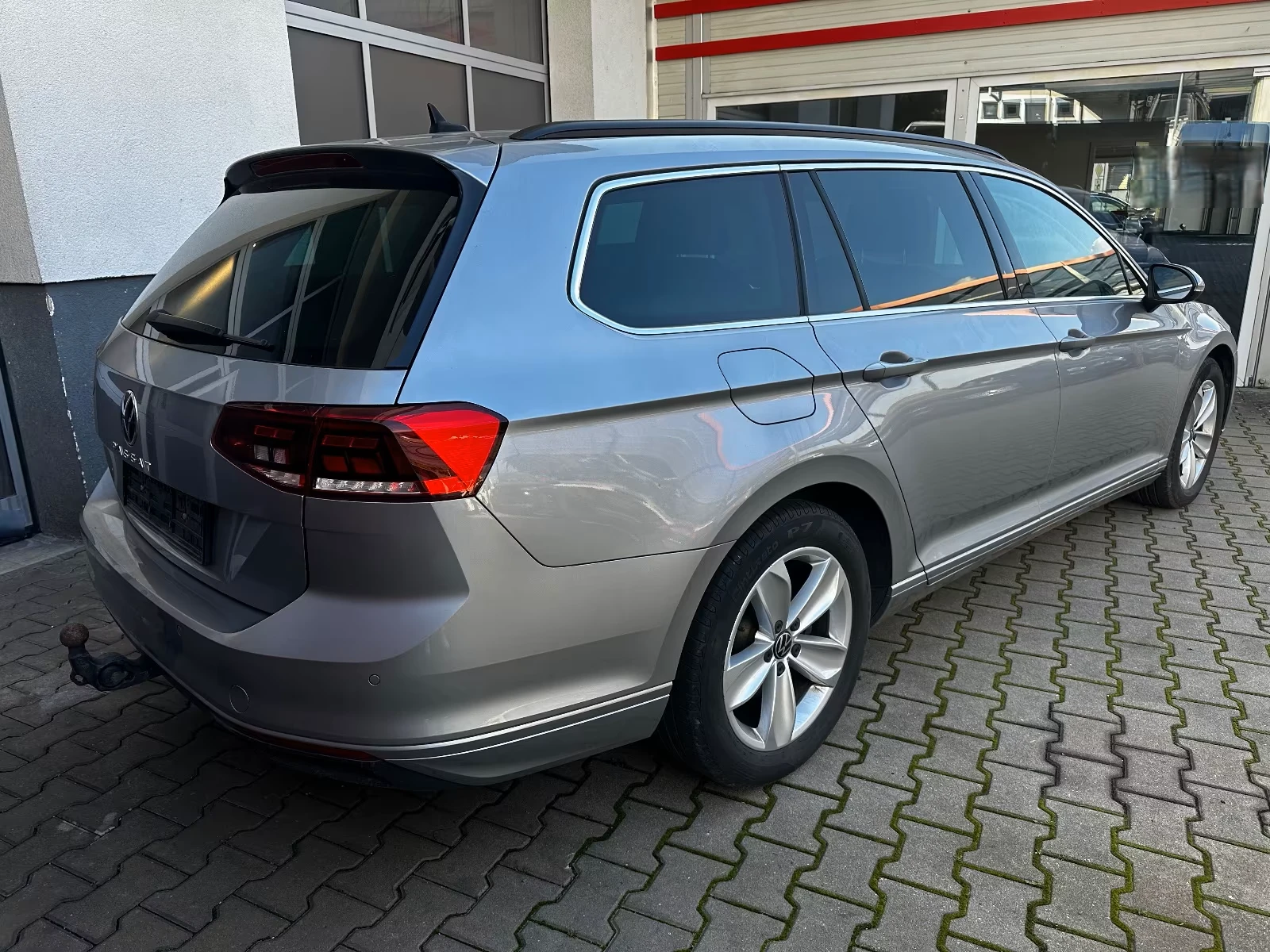 VW Passat Variant 2.0 TDI DSG Business LED AHK ACC KAM #iCar - изображение 4 | Auto.bg VW Passat Variant 2.0 TDI DSG Business LED AHK ACC KAM #iCar - изображение 4