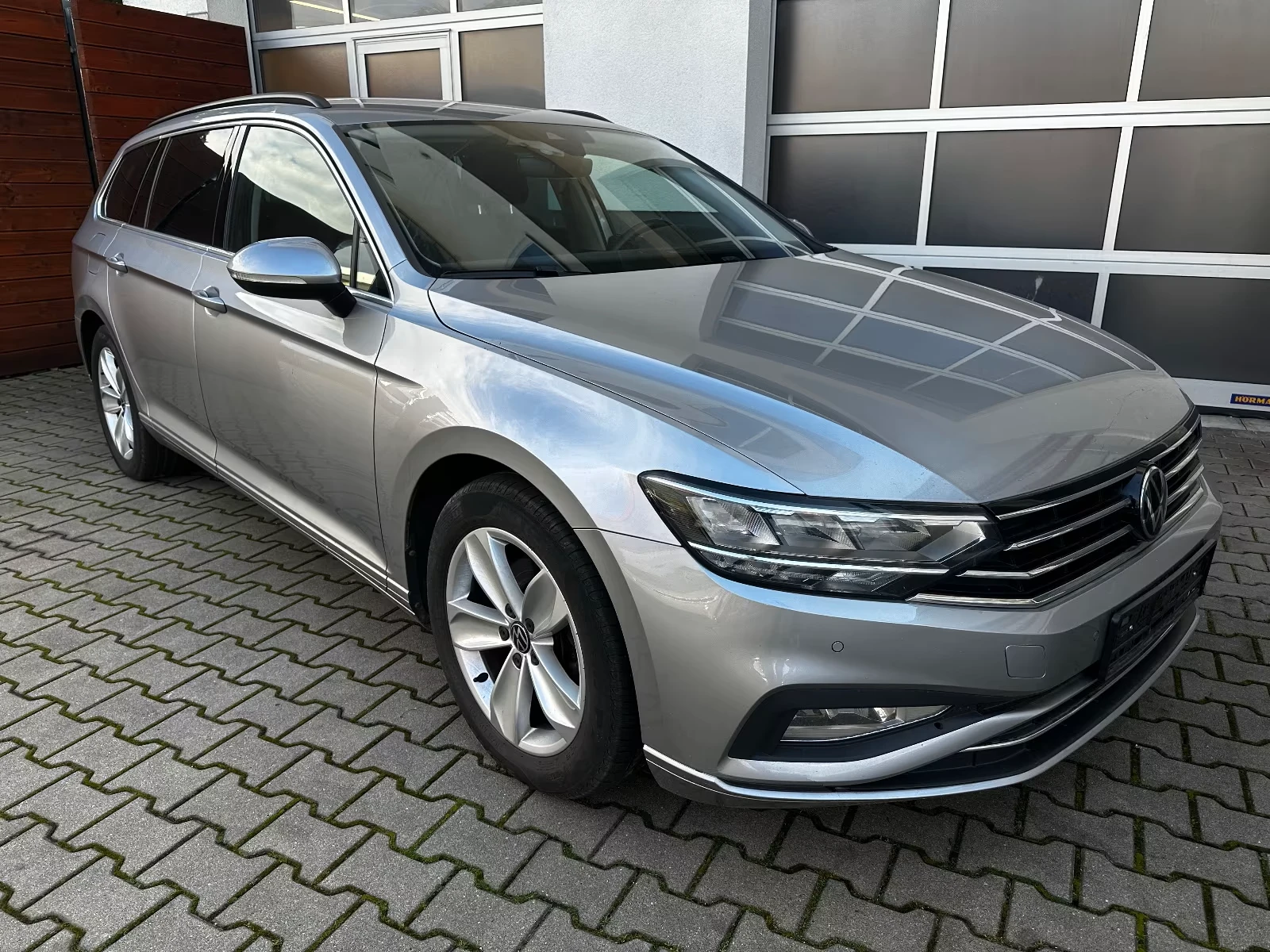 VW Passat Variant 2.0 TDI DSG Business LED AHK ACC KAM #iCar - изображение 3 | Auto.bg VW Passat Variant 2.0 TDI DSG Business LED AHK ACC KAM #iCar - изображение 3