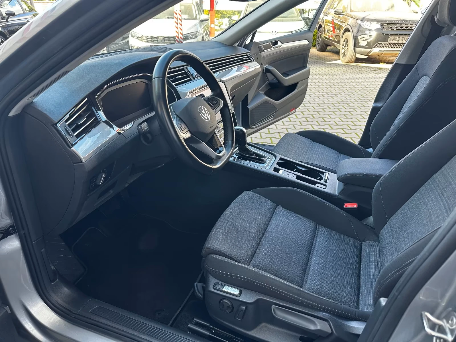 VW Passat Variant 2.0 TDI DSG Business LED AHK ACC KAM #iCar - изображение 7 | Auto.bg VW Passat Variant 2.0 TDI DSG Business LED AHK ACC KAM #iCar - изображение 7