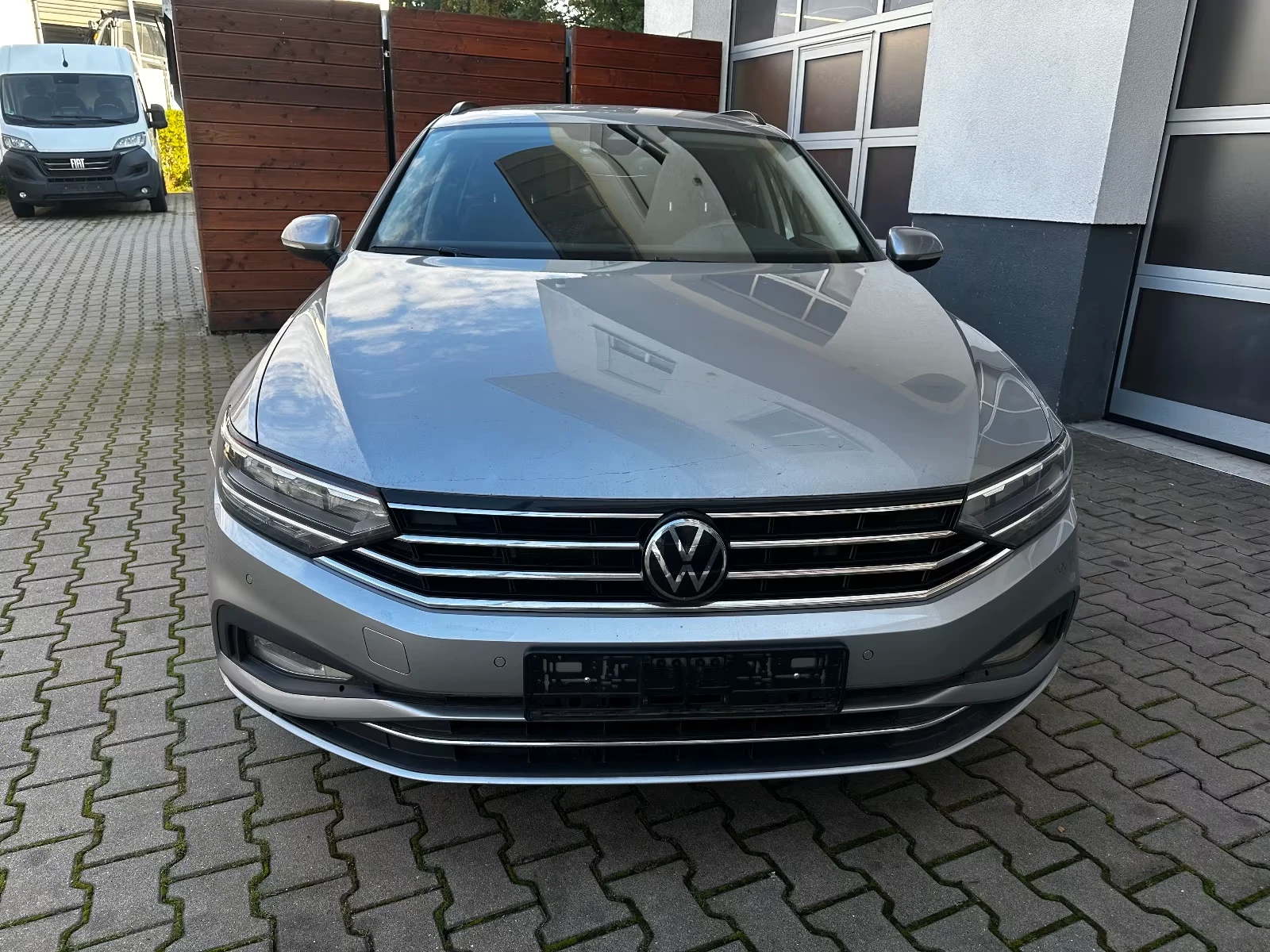 VW Passat Variant 2.0 TDI DSG Business LED AHK ACC KAM #iCar - изображение 2 | Auto.bg VW Passat Variant 2.0 TDI DSG Business LED AHK ACC KAM #iCar - изображение 2