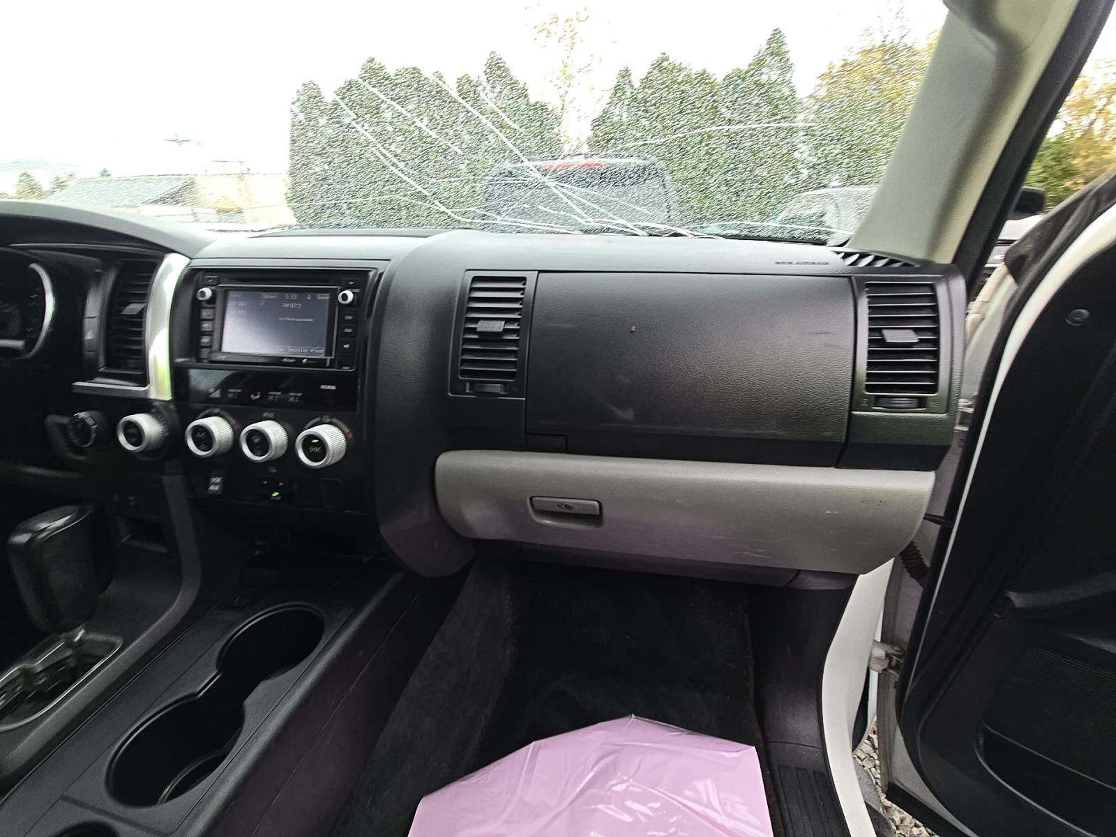 Toyota Sequoia SR5 4x4 - изображение 6 | Auto.bg Toyota Sequoia SR5 4x4 - изображение 6