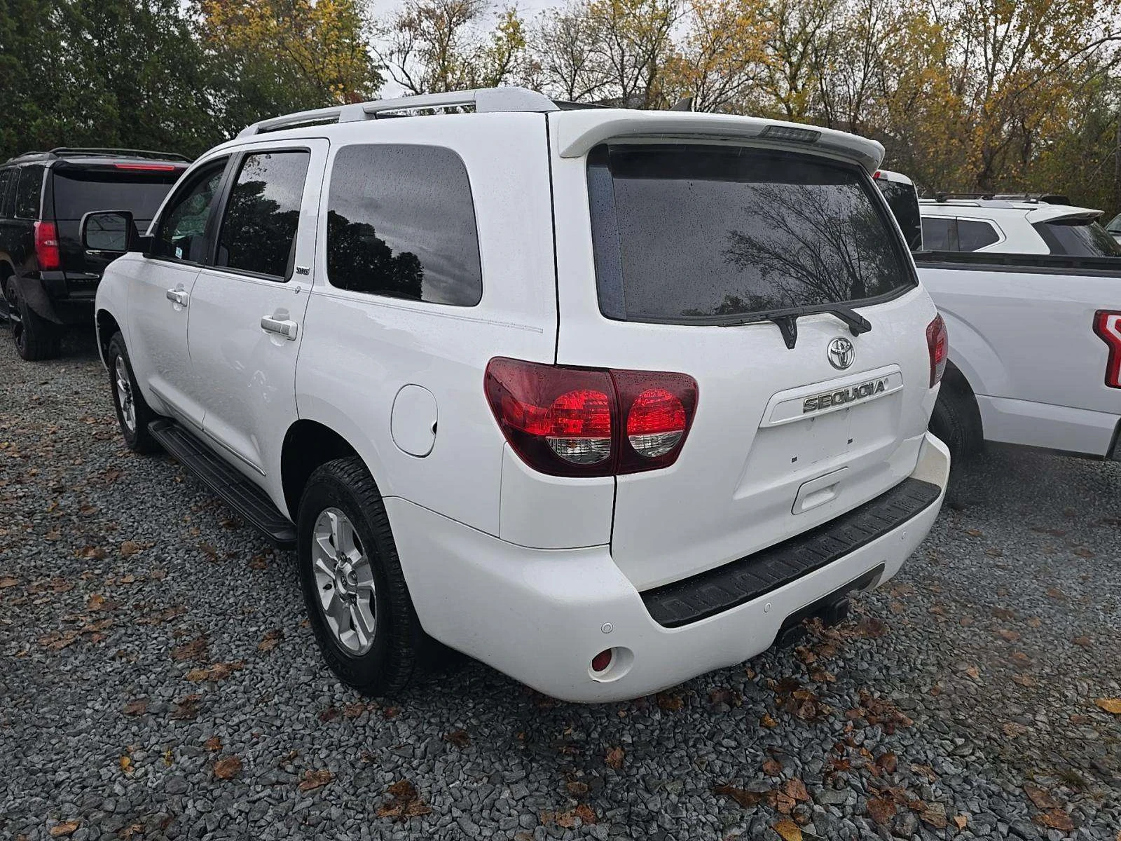Toyota Sequoia SR5 4x4 - изображение 2 | Auto.bg Toyota Sequoia SR5 4x4 - изображение 2