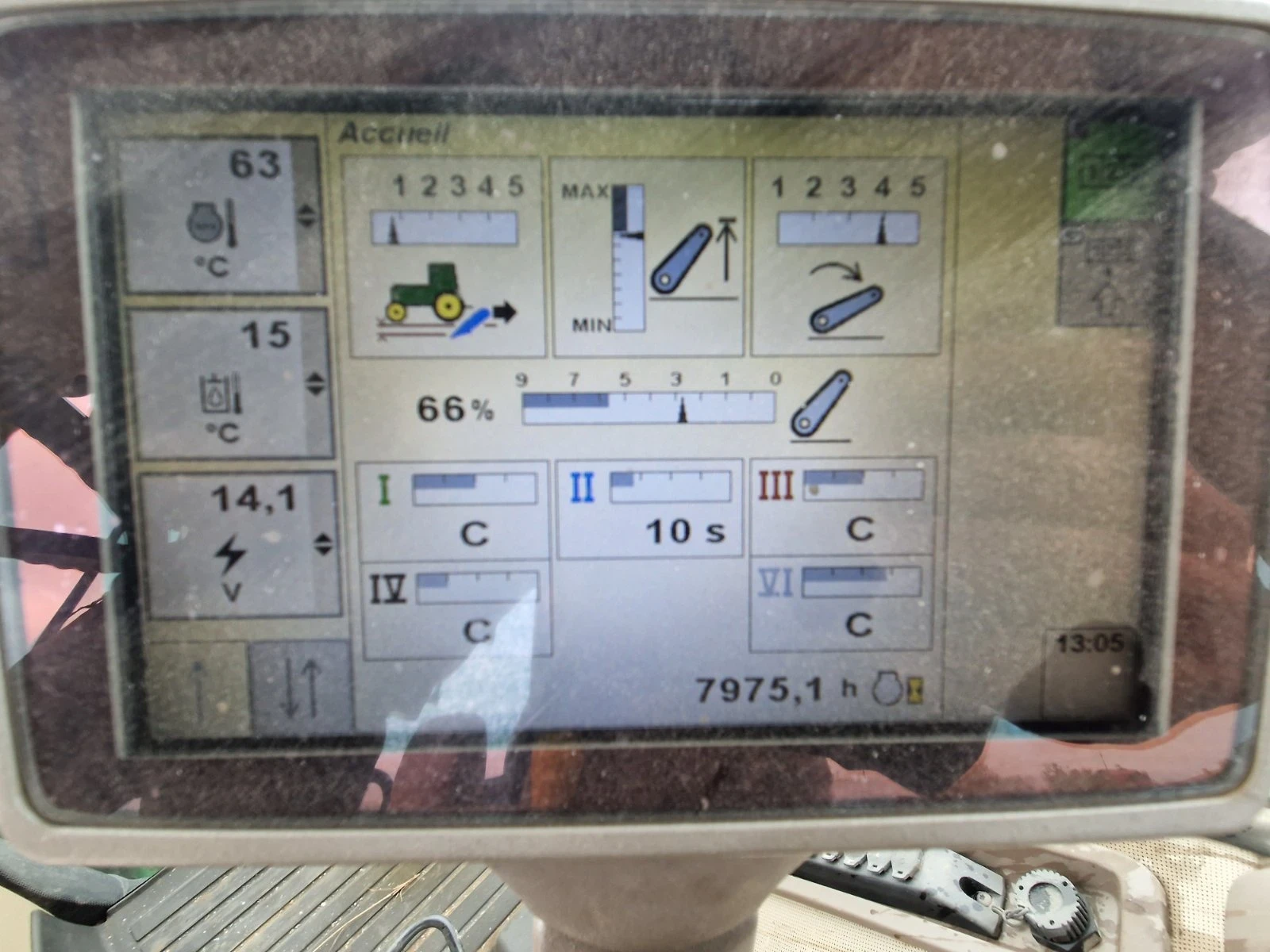 Трактор John Deere 8245R - изображение 10 | Auto.bg Трактор John Deere 8245R - изображение 10