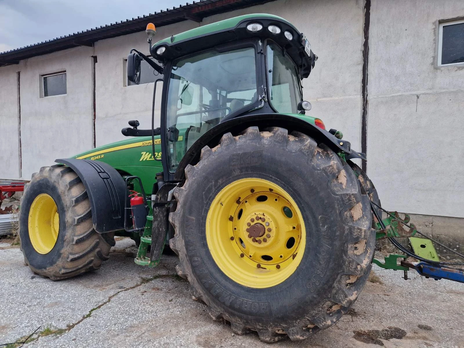 Трактор John Deere 8245R - изображение 2 | Auto.bg Трактор John Deere 8245R - изображение 2