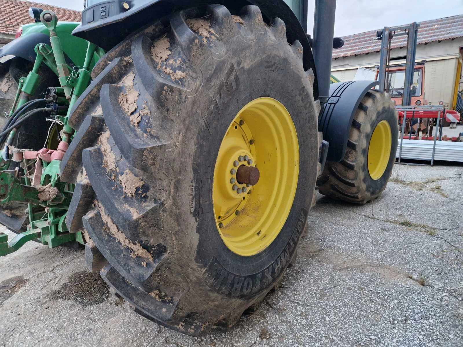 Трактор John Deere 8245R - изображение 7 | Auto.bg Трактор John Deere 8245R - изображение 7
