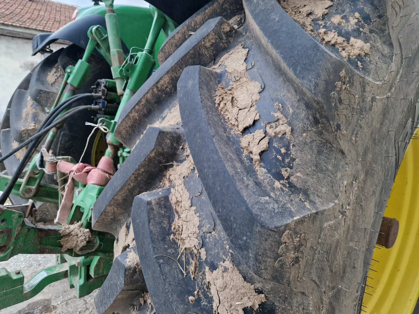 Трактор John Deere 8245R - изображение 8 | Auto.bg Трактор John Deere 8245R - изображение 8