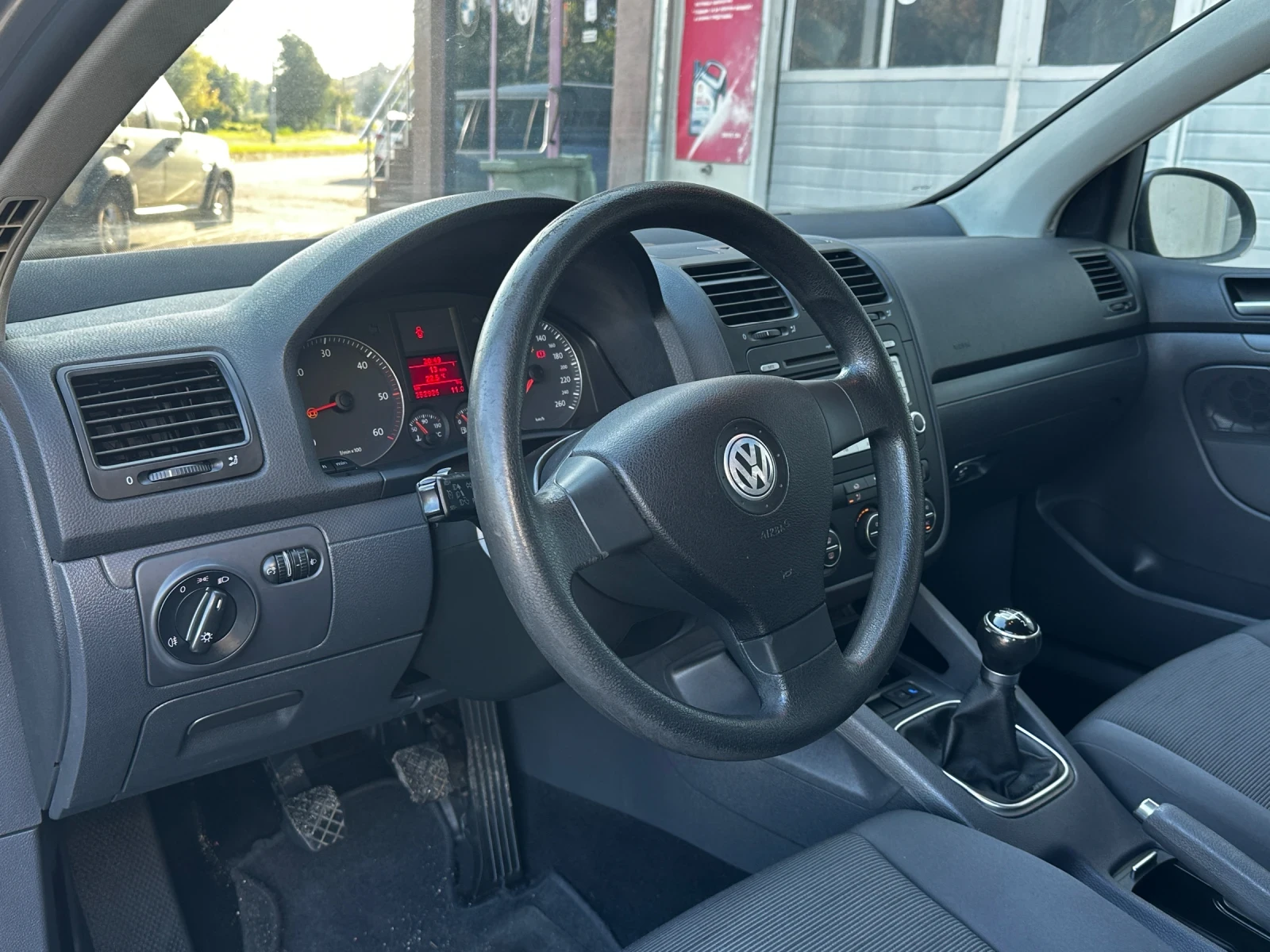VW Golf 1.9TDI КЛИМАТРОНИК - изображение 8 | Auto.bg VW Golf 1.9TDI КЛИМАТРОНИК - изображение 8