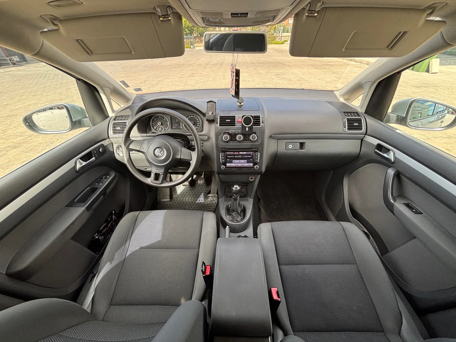 VW Touran VW Touran 1.6 diesel 2012 г. - изображение 8 | Auto.bg VW Touran VW Touran 1.6 diesel 2012 г. - изображение 8