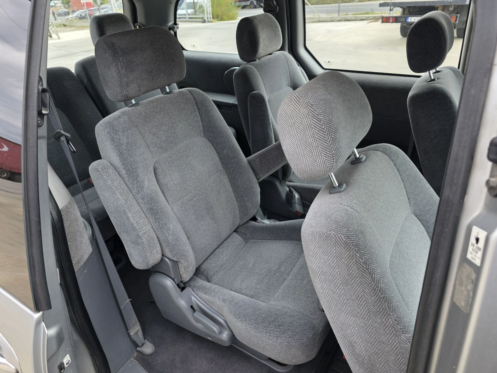 Kia Carnival 2.0tdi 140hp Автоматик 7 места - изображение 9 | Auto.bg Kia Carnival 2.0tdi 140hp Автоматик 7 места - изображение 9