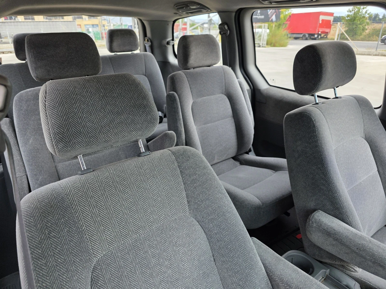 Kia Carnival 2.0tdi 140hp Автоматик 7 места - изображение 8 | Auto.bg Kia Carnival 2.0tdi 140hp Автоматик 7 места - изображение 8