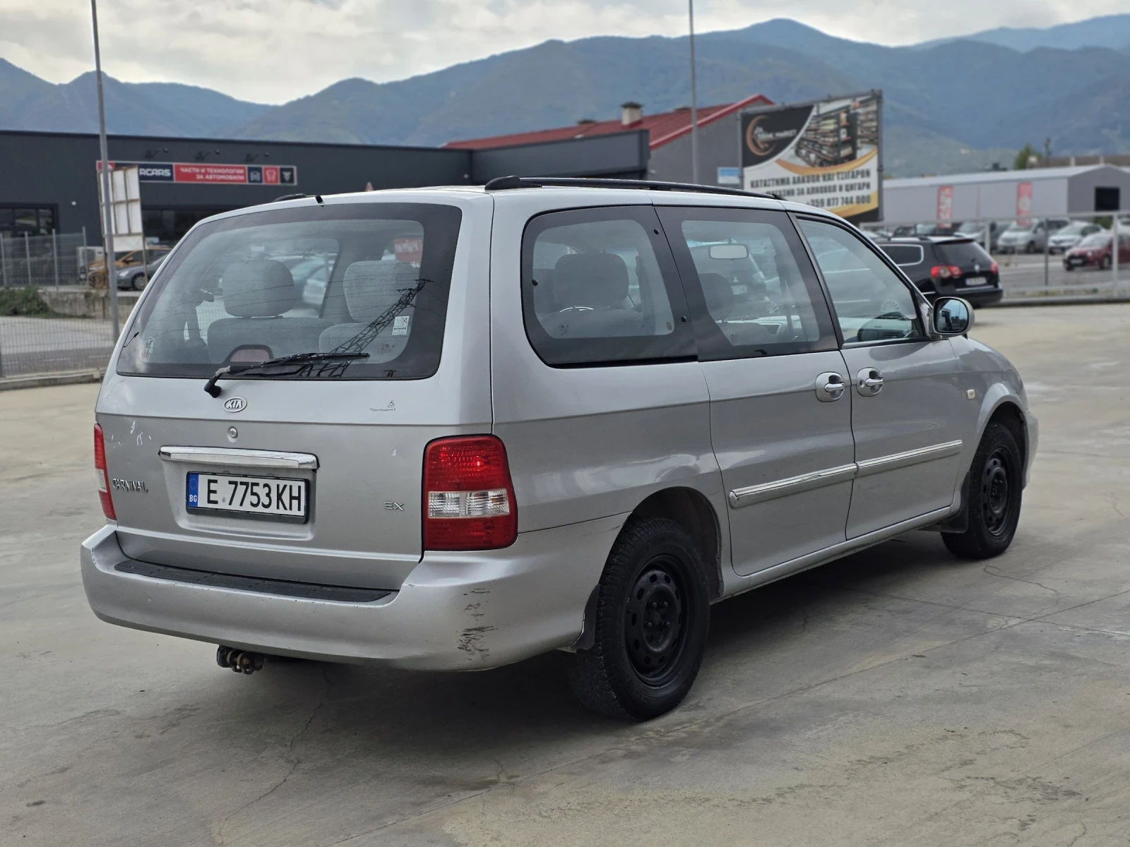 Kia Carnival 2.0tdi 140hp Автоматик 7 места - изображение 4 | Auto.bg Kia Carnival 2.0tdi 140hp Автоматик 7 места - изображение 4