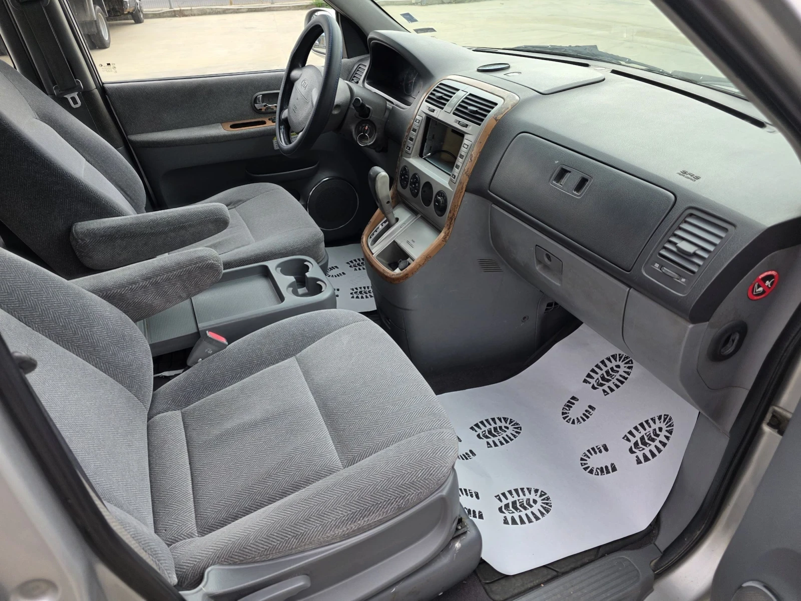 Kia Carnival 2.0tdi 140hp Автоматик 7 места - изображение 7 | Auto.bg Kia Carnival 2.0tdi 140hp Автоматик 7 места - изображение 7