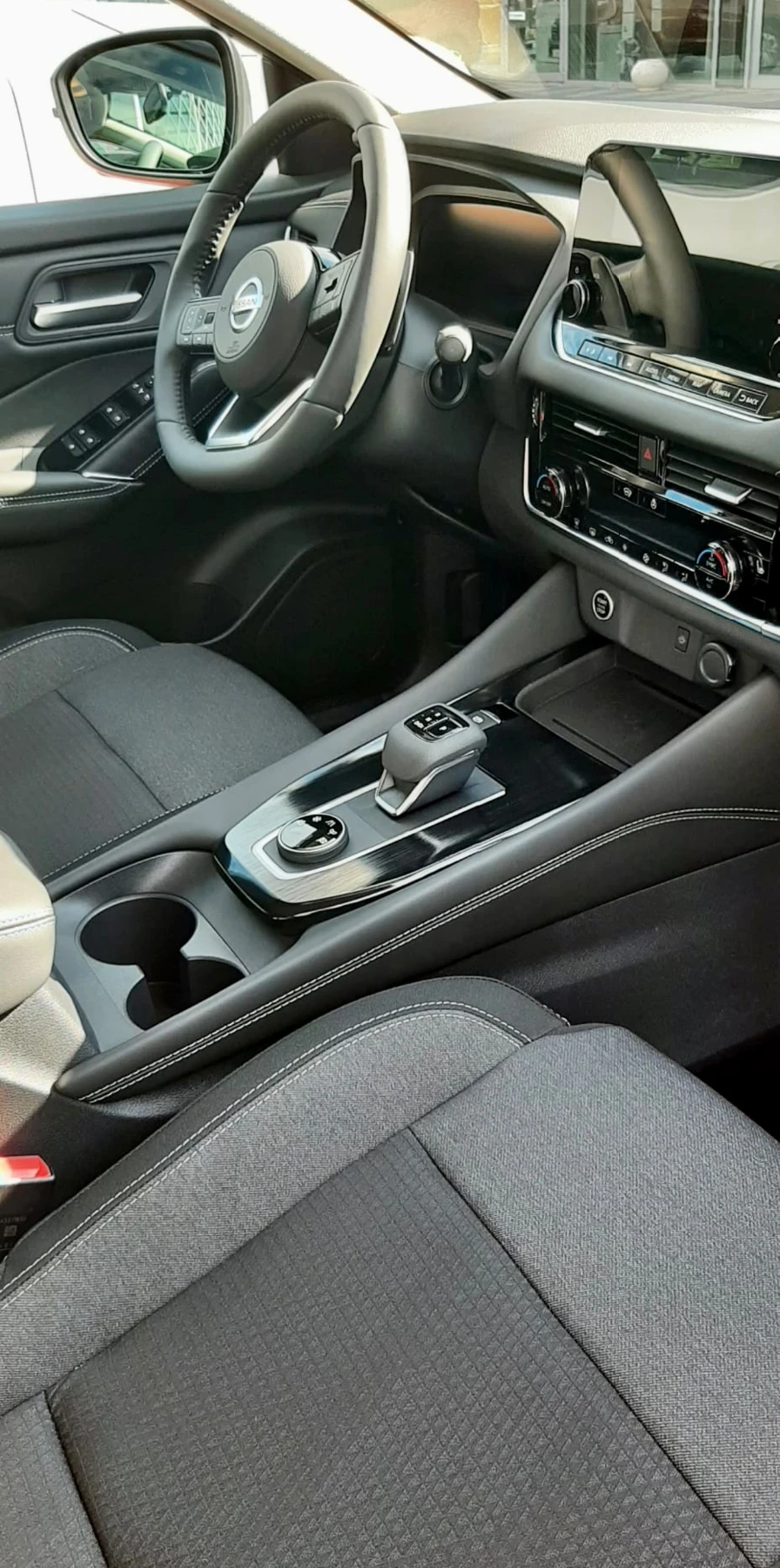 Nissan Qashqai NISSAN QASHQAI 1.3 DDT CVT 156 к.с. Mild Hybrid 4W - изображение 3 | Auto.bg Nissan Qashqai NISSAN QASHQAI 1.3 DDT CVT 156 к.с. Mild Hybrid 4W - изображение 3