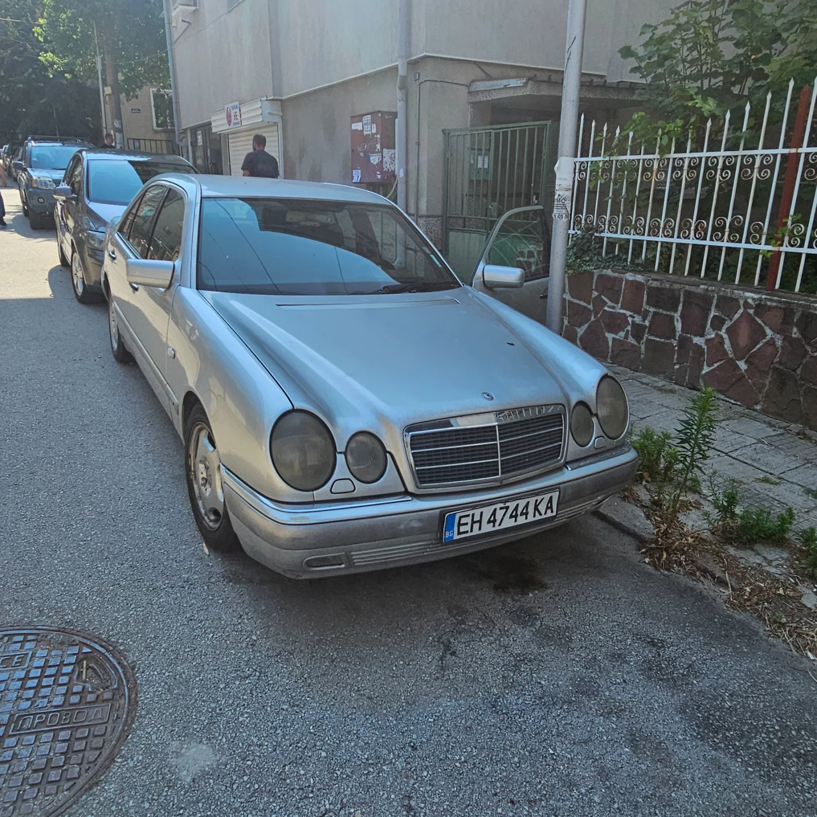 Mercedes-Benz E 300 undefined | Auto.bg — изображение 1 Mercedes-Benz E 300 undefined | Auto.bg — изображение 1