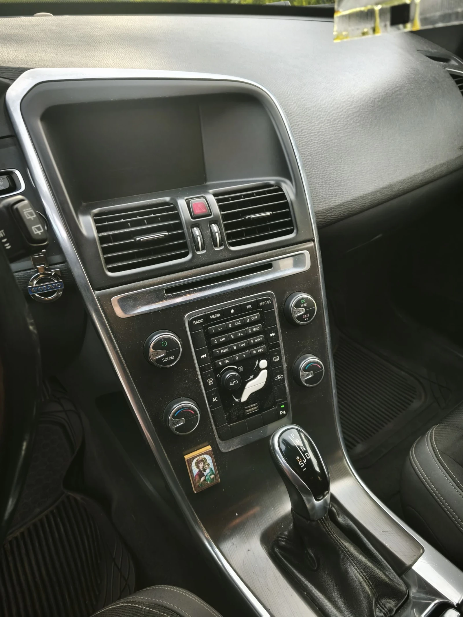 Volvo XC60 Един от най-обезопасените семейни автомобили. - изображение 5 | Auto.bg Volvo XC60 Един от най-обезопасените семейни автомобили. - изображение 5