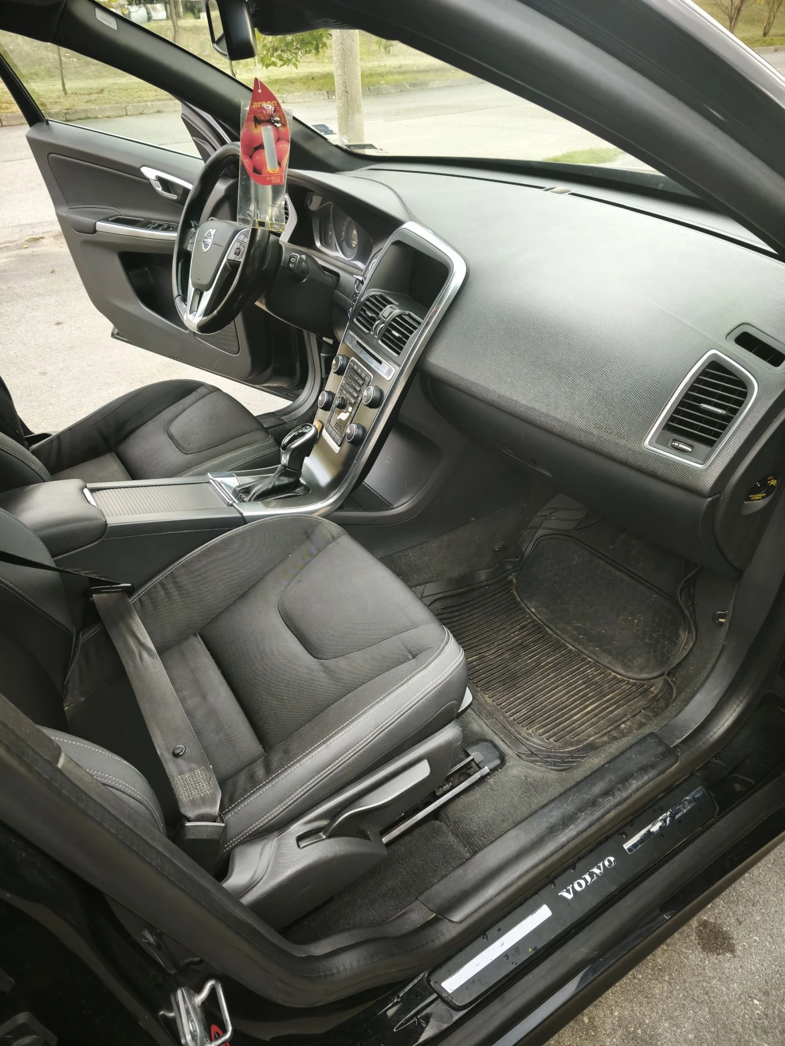 Volvo XC60 Един от най-обезопасените семейни автомобили. - изображение 9 | Auto.bg Volvo XC60 Един от най-обезопасените семейни автомобили. - изображение 9