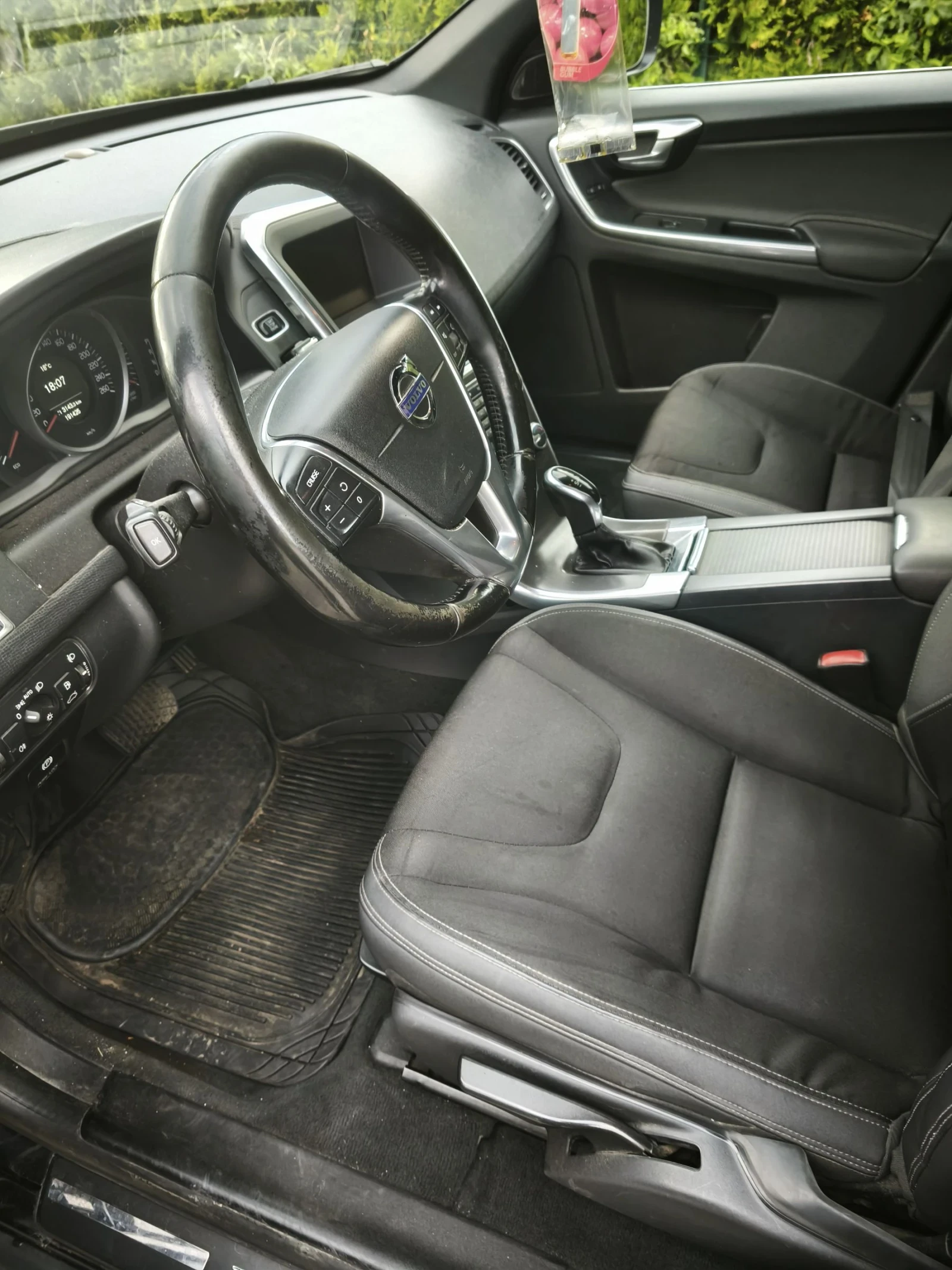 Volvo XC60 Един от най-обезопасените семейни автомобили. - изображение 7 | Auto.bg Volvo XC60 Един от най-обезопасените семейни автомобили. - изображение 7