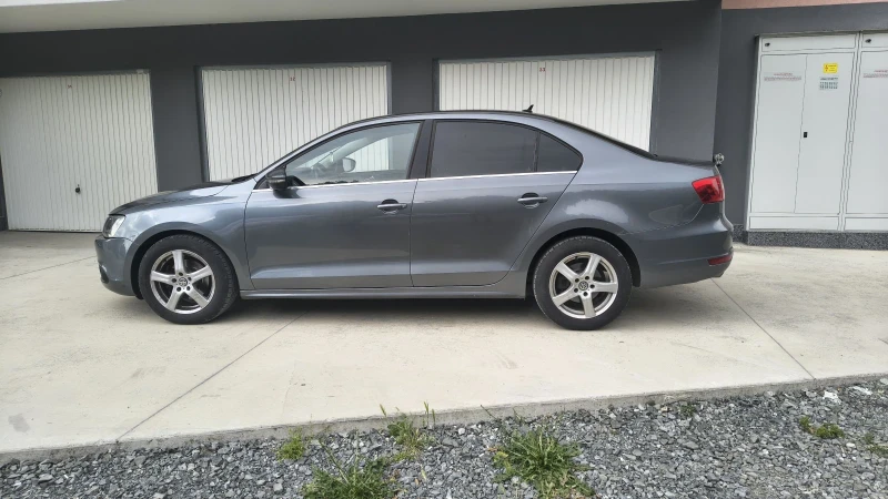 VW Jetta 1.6 tdi 105 - 4500 € / 8801.24 лв. - 95201373 1 | Car24.bg VW Jetta 1.6 tdi 105 - 4500 € / 8801.24 лв. - 95201373 1