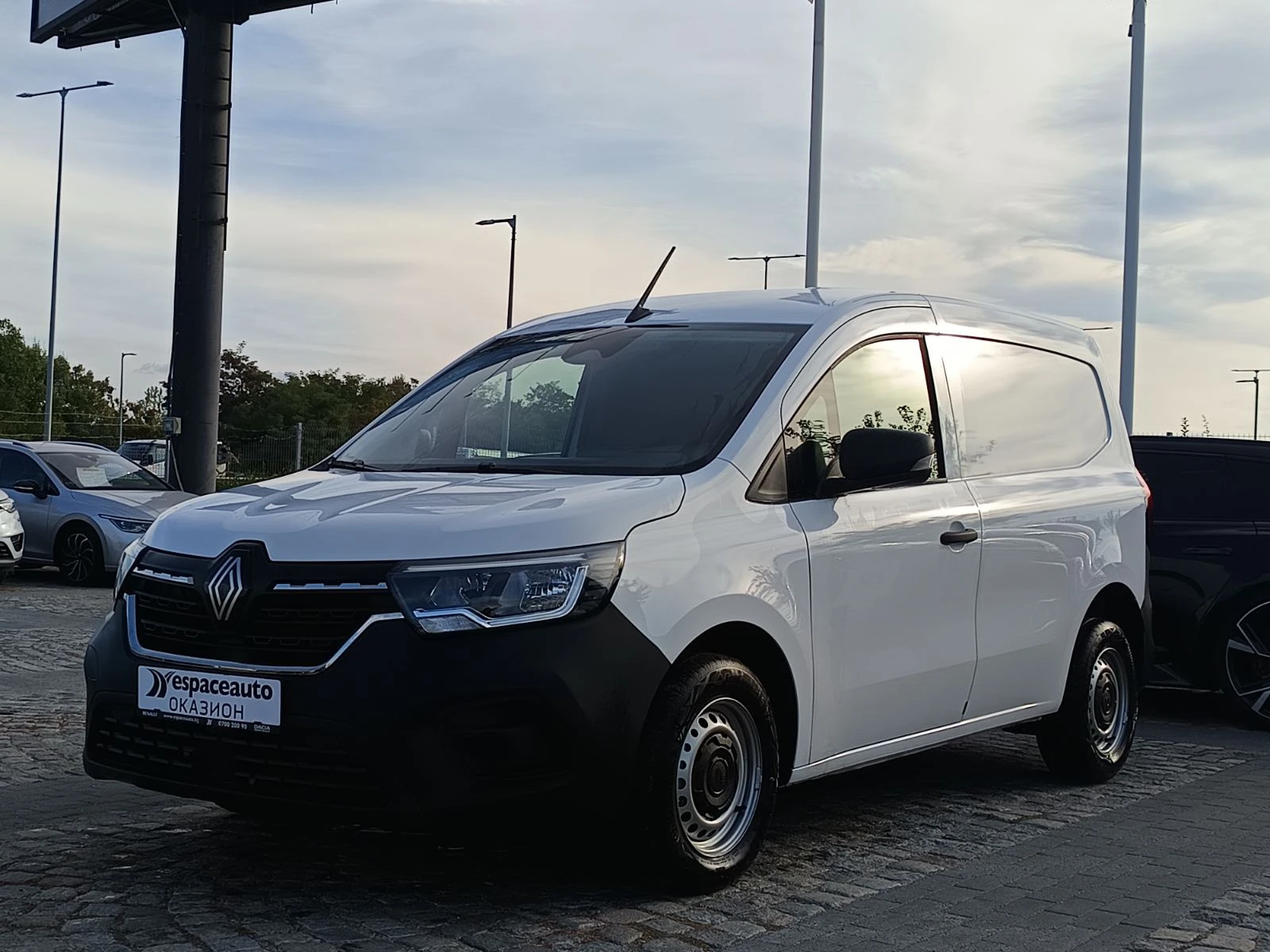 Renault Kangoo 1.3Tce/ 100к.с. | Auto.bg — изображение 1 Renault Kangoo 1.3Tce/ 100к.с. | Auto.bg — изображение 1