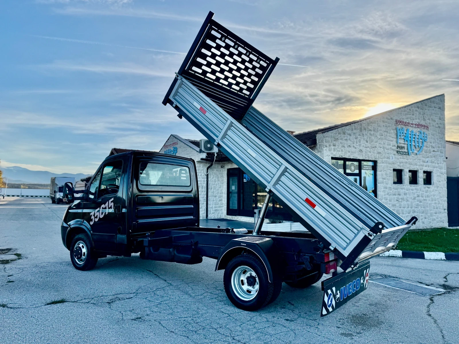 Iveco 35c15 3 Странен САМОСВАЛ - изображение 5 | Auto.bg Iveco 35c15 3 Странен САМОСВАЛ - изображение 5