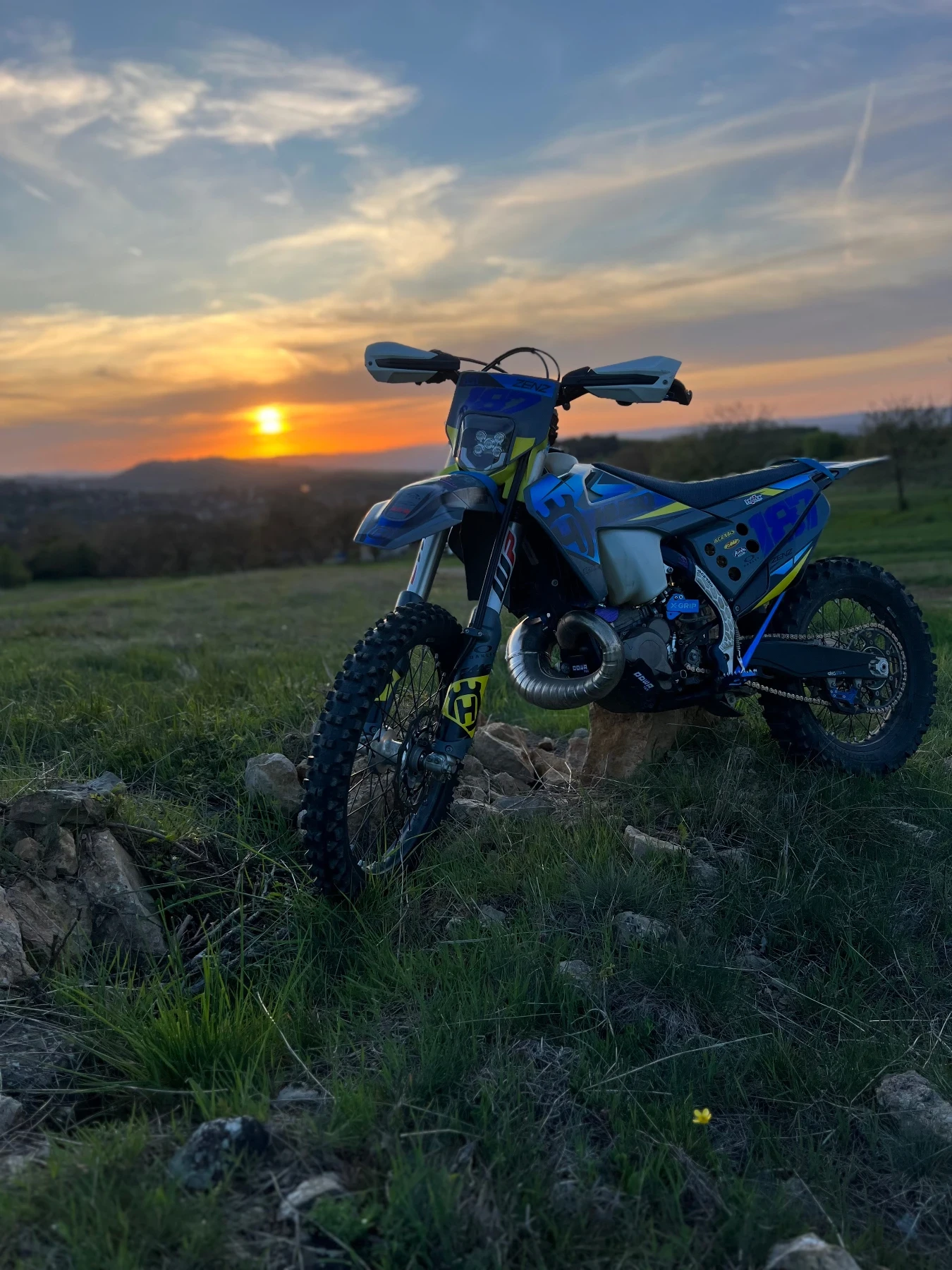 Husqvarna TE undefined | Auto.bg — изображение 1 Husqvarna TE undefined | Auto.bg — изображение 1