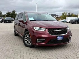 Chrysler Pacifica Limited | Nav | Pano Roof | Heated/Cooled Seats |
