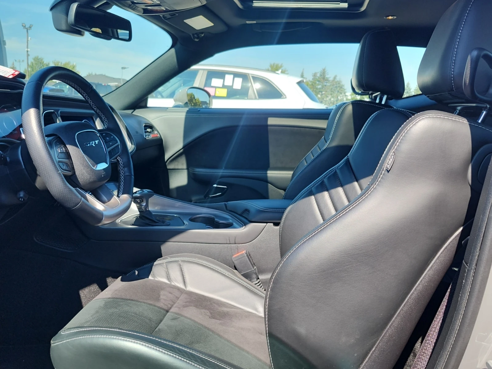 Dodge Challenger * SRT HELLCAT* CARFAX * БЕЗ ПЪРВОНАЧАЛНА ВНОСКА - изображение 5 | Auto.bg Dodge Challenger * SRT HELLCAT* CARFAX * БЕЗ ПЪРВОНАЧАЛНА ВНОСКА - изображение 5