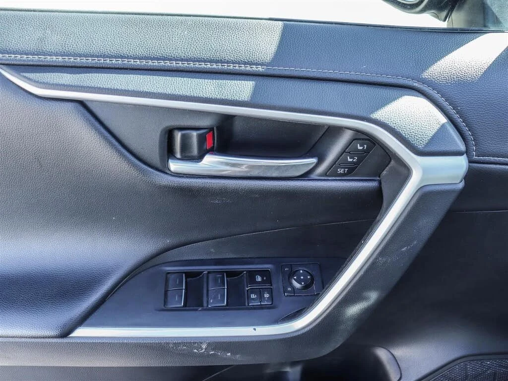 Toyota Rav4 HYBRID LIMITED ОБДУХВАНЕ* PANO* 360CAM* KEYLESS*  - изображение 8 | Auto.bg Toyota Rav4 HYBRID LIMITED ОБДУХВАНЕ* PANO* 360CAM* KEYLESS*  - изображение 8