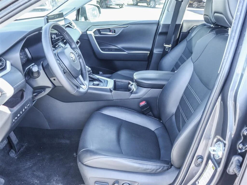 Toyota Rav4 HYBRID LIMITED ОБДУХВАНЕ* PANO* 360CAM* KEYLESS*  - изображение 9 | Auto.bg Toyota Rav4 HYBRID LIMITED ОБДУХВАНЕ* PANO* 360CAM* KEYLESS*  - изображение 9