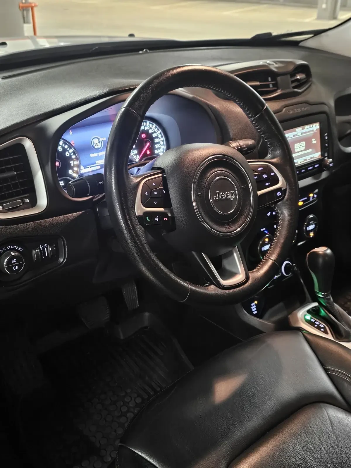 Jeep Renegade 1.4т 170к.с Limited/Регистриран/Koja/ Bi Xenon   - изображение 8 | Auto.bg Jeep Renegade 1.4т 170к.с Limited/Регистриран/Koja/ Bi Xenon   - изображение 8