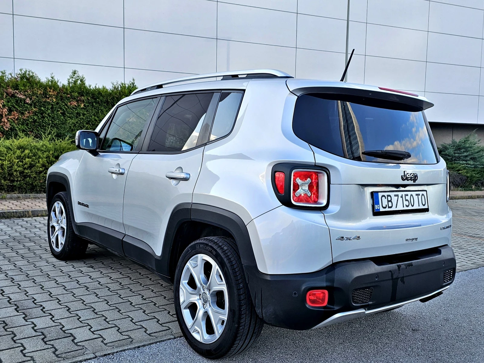 Jeep Renegade 1.4т 170к.с Limited/Регистриран/Koja/ Bi Xenon   - изображение 6 | Auto.bg Jeep Renegade 1.4т 170к.с Limited/Регистриран/Koja/ Bi Xenon   - изображение 6