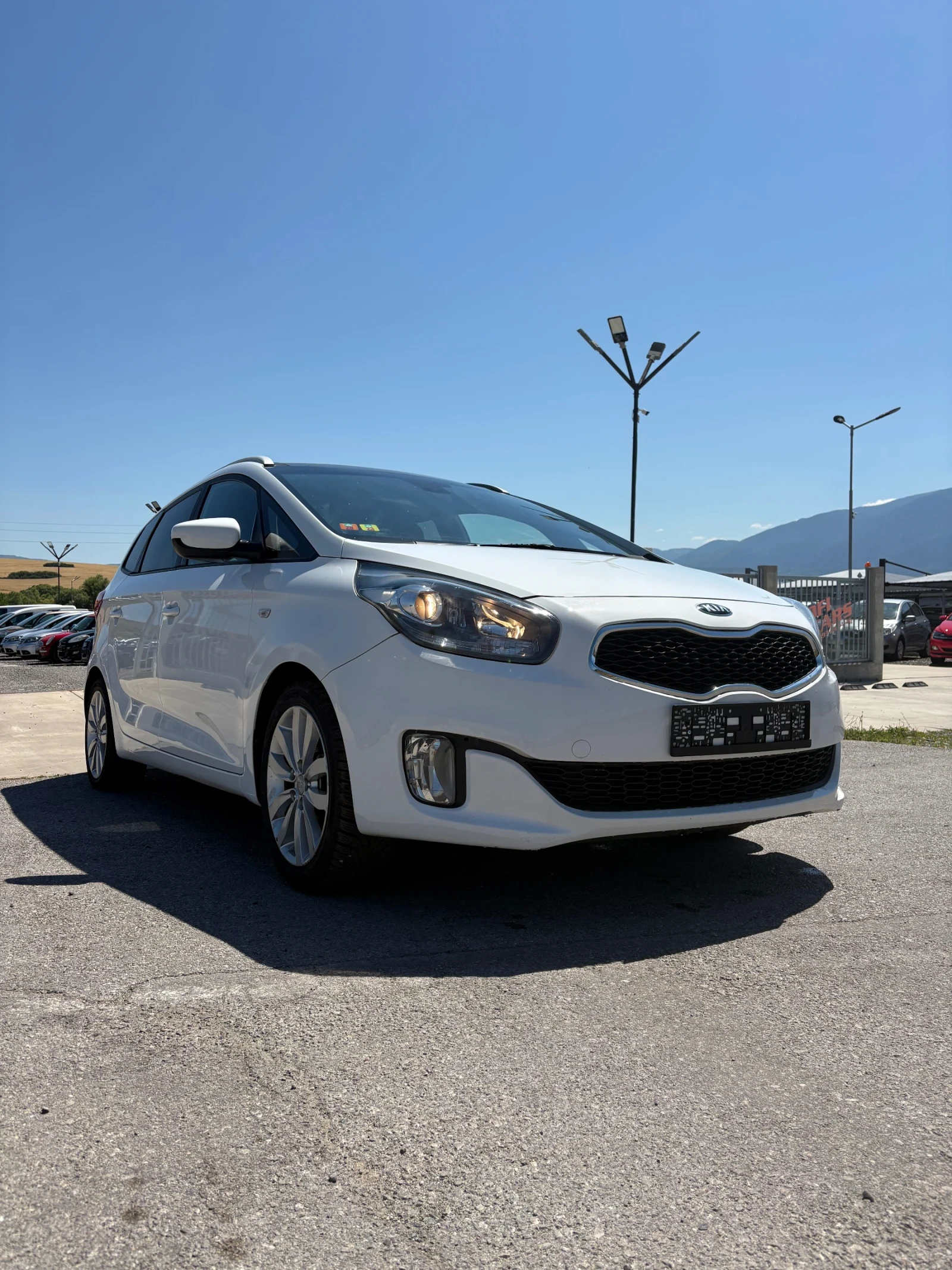 Kia Carens undefined | Auto.bg — изображение 1 Kia Carens undefined | Auto.bg — изображение 1