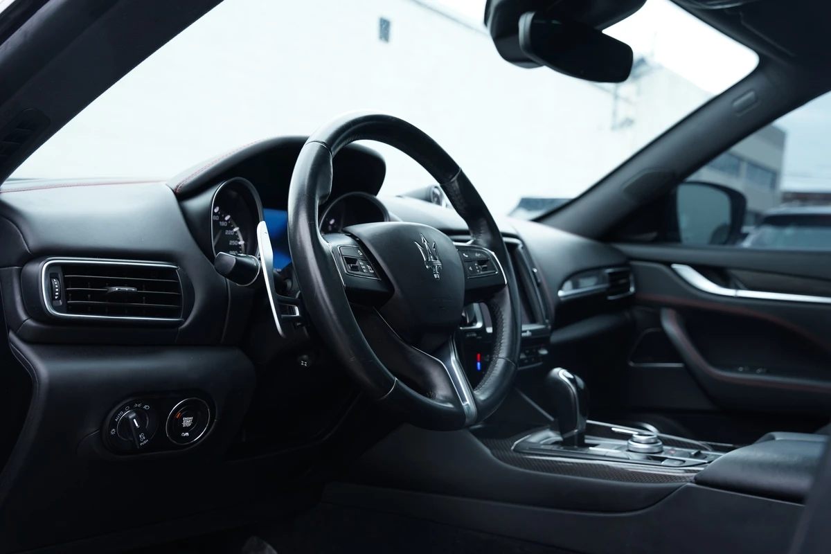 Maserati Levante GranLusso* Red Stitch* PanoRoof* H&K* ActiveBlindS - изображение 6 | Auto.bg Maserati Levante GranLusso* Red Stitch* PanoRoof* H&K* ActiveBlindS - изображение 6