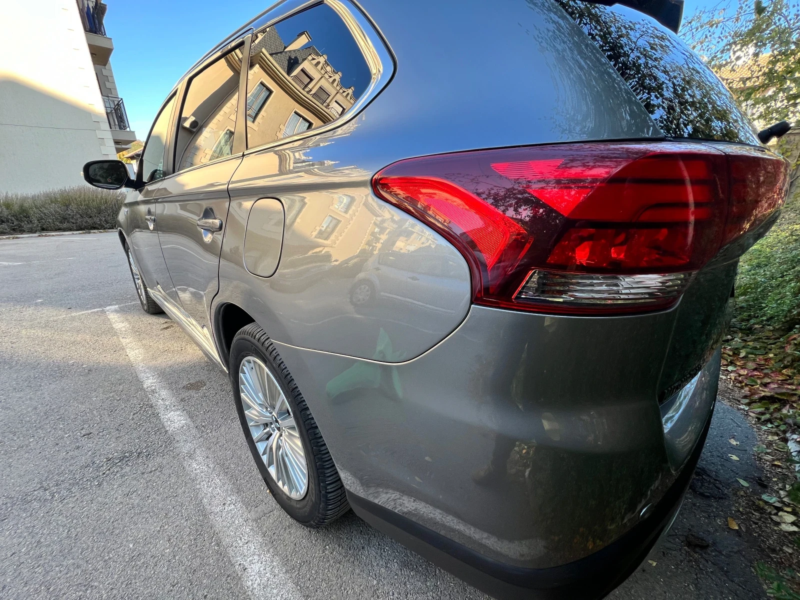 Mitsubishi Outlander 2.4 Plug-in Hybrid 4WD - изображение 4 | Auto.bg Mitsubishi Outlander 2.4 Plug-in Hybrid 4WD - изображение 4