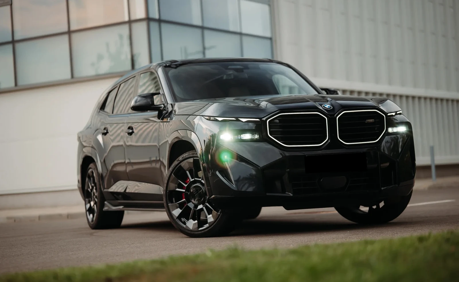 BMW XM 4.4 V8 Plug-in Hybrid xDrive | Auto.bg — изображение 1 BMW XM 4.4 V8 Plug-in Hybrid xDrive | Auto.bg — изображение 1
