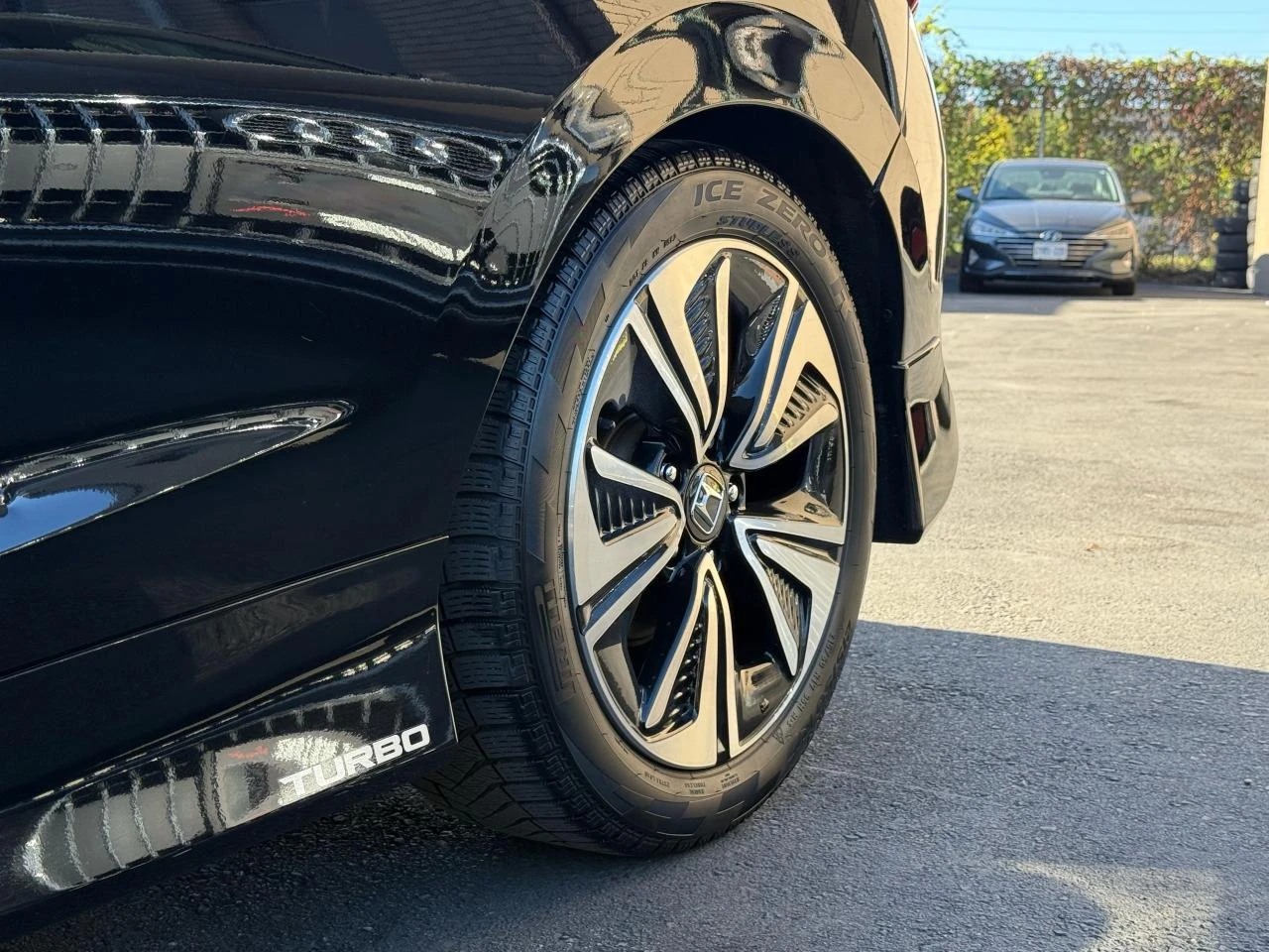 Honda Civic 1.5T CVT / EX-T Coupe / PANO - изображение 5 | Auto.bg Honda Civic 1.5T CVT / EX-T Coupe / PANO - изображение 5