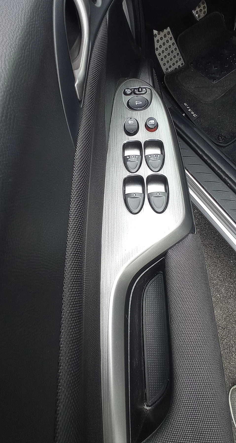 Honda Civic 1.8 i-VTEC, Facelift - изображение 10 | Auto.bg Honda Civic 1.8 i-VTEC, Facelift - изображение 10